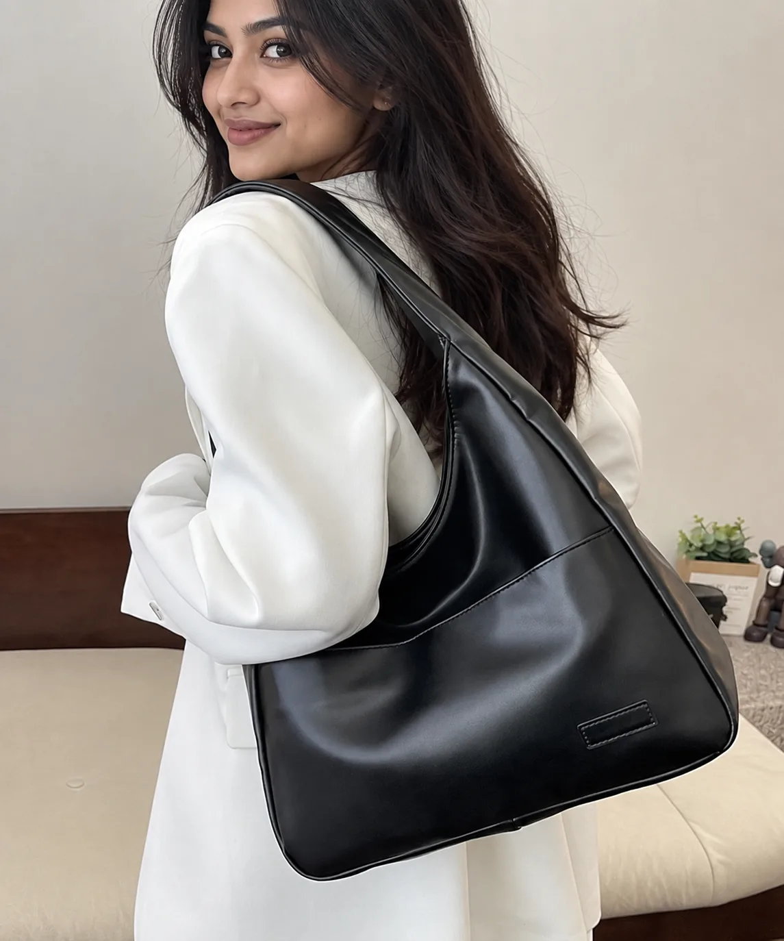 Retro Textured Shoulder Bag (Black)